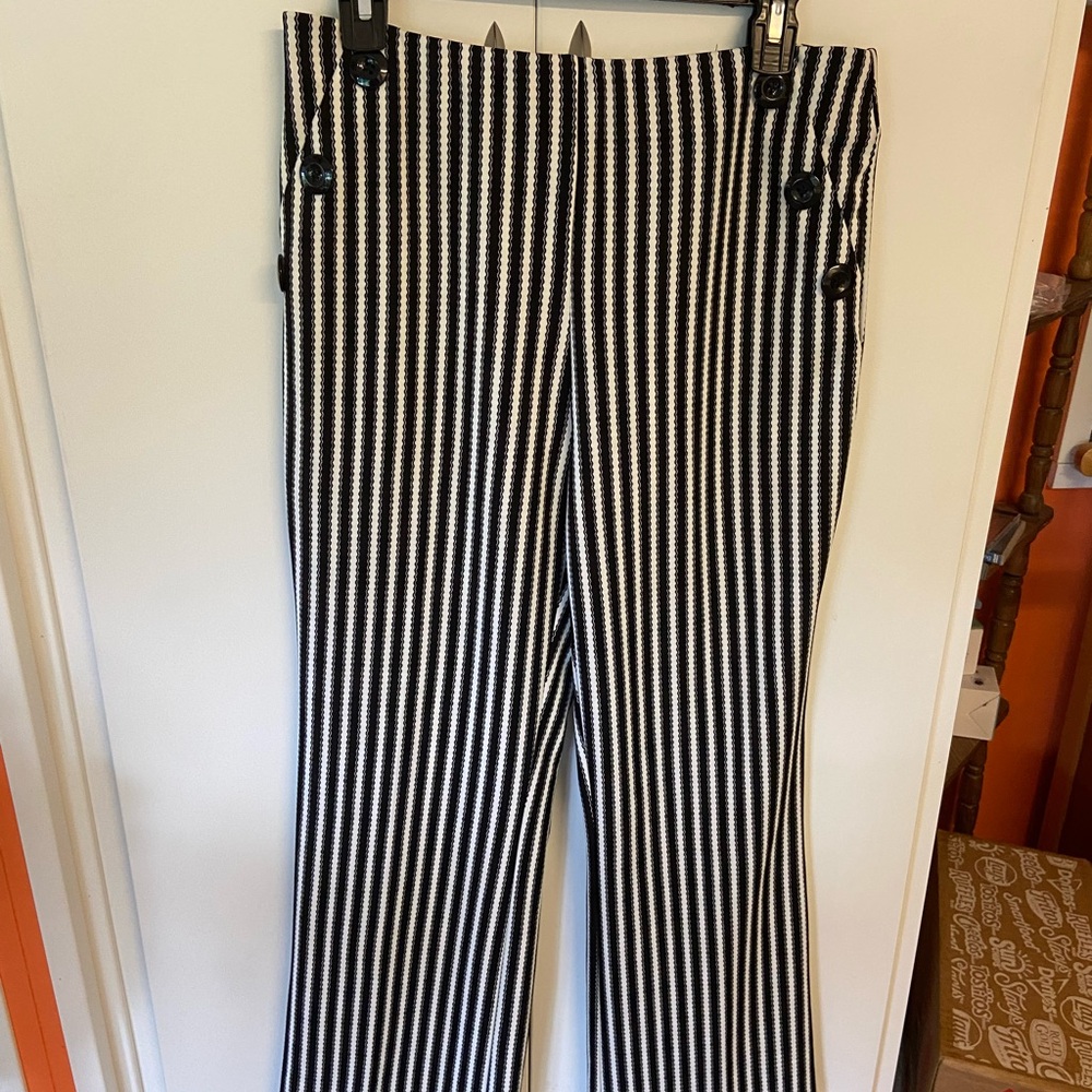 CATO Striped Black and WhiteWoman’s Pants